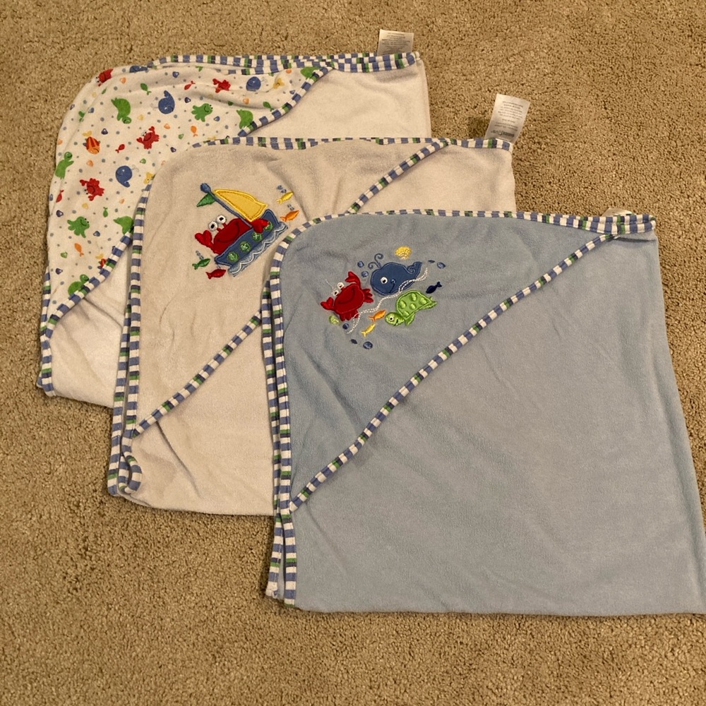 Baby towels with hoodie. Super cute. Babies R Us. Crab design